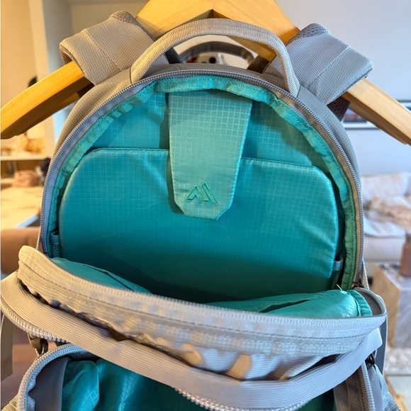 Gregory Signal Mineral Gray Backpack 32L - Compartments to Organize Everything! - Picture 5 of 11